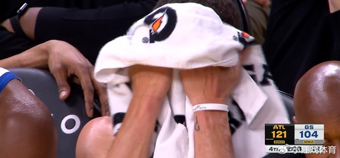 STAR SPORTS下载-库里下半场20分难阻勇士惨败 镜头捕捉失落一幕：坐板凳毛巾捂脸|斯蒂芬·库里|肯纳德|外线|亚特兰大老鹰队|金州勇士队_新浪体育_新浪新闻