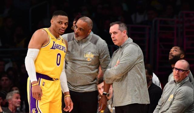 STAR SPORTS下载-湖人教练团队失灵！为何比夺冠赛季差一大截？